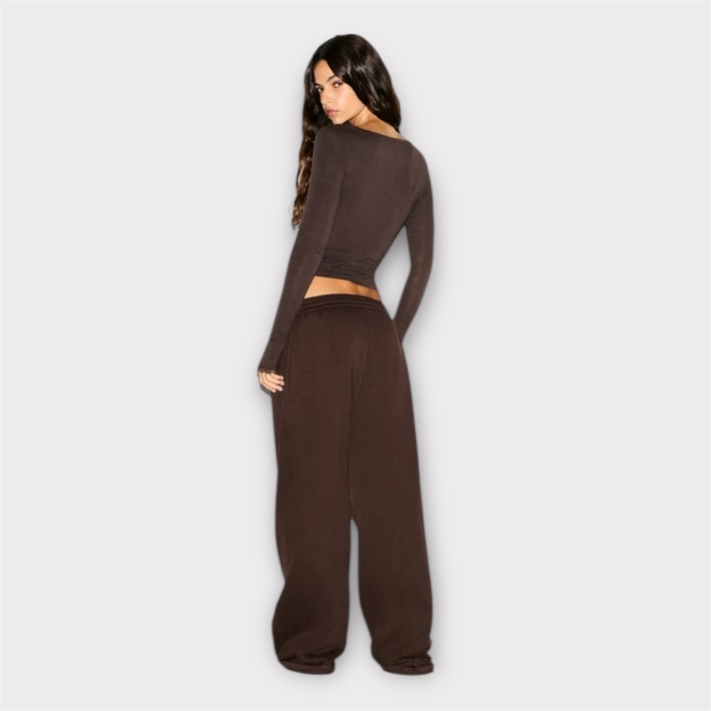 SKIMS Boyfriend Fleece Baggy Sweatpant in Espresso Size Small - Picture 3 of 16
